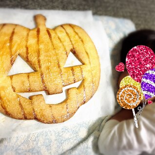 子供の顔より大きな特大サイズのハロウィンクッキー